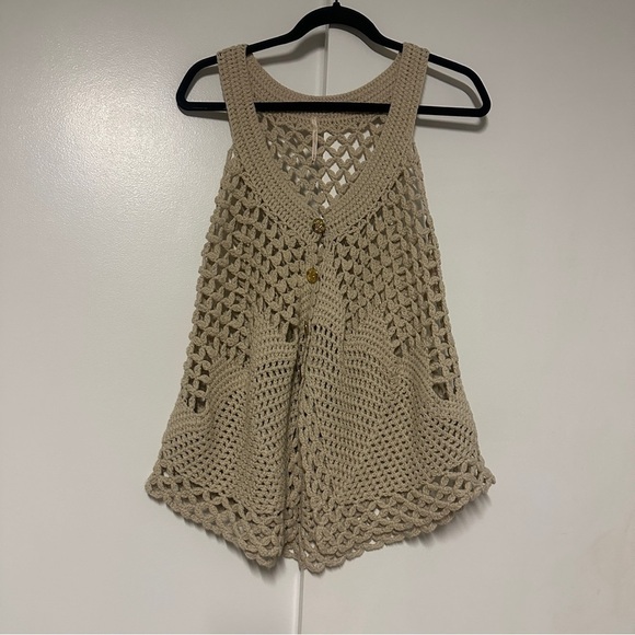 Free People Tan Crochet Sweater Top Vest with Gold Buttons Size Medium - Picture 2 of 9